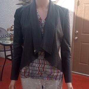 Elegant Black Fitted Leather Jacket